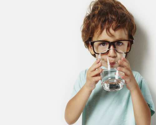 Bảo vệ sức khỏe trẻ em với nguồn nước trong lành